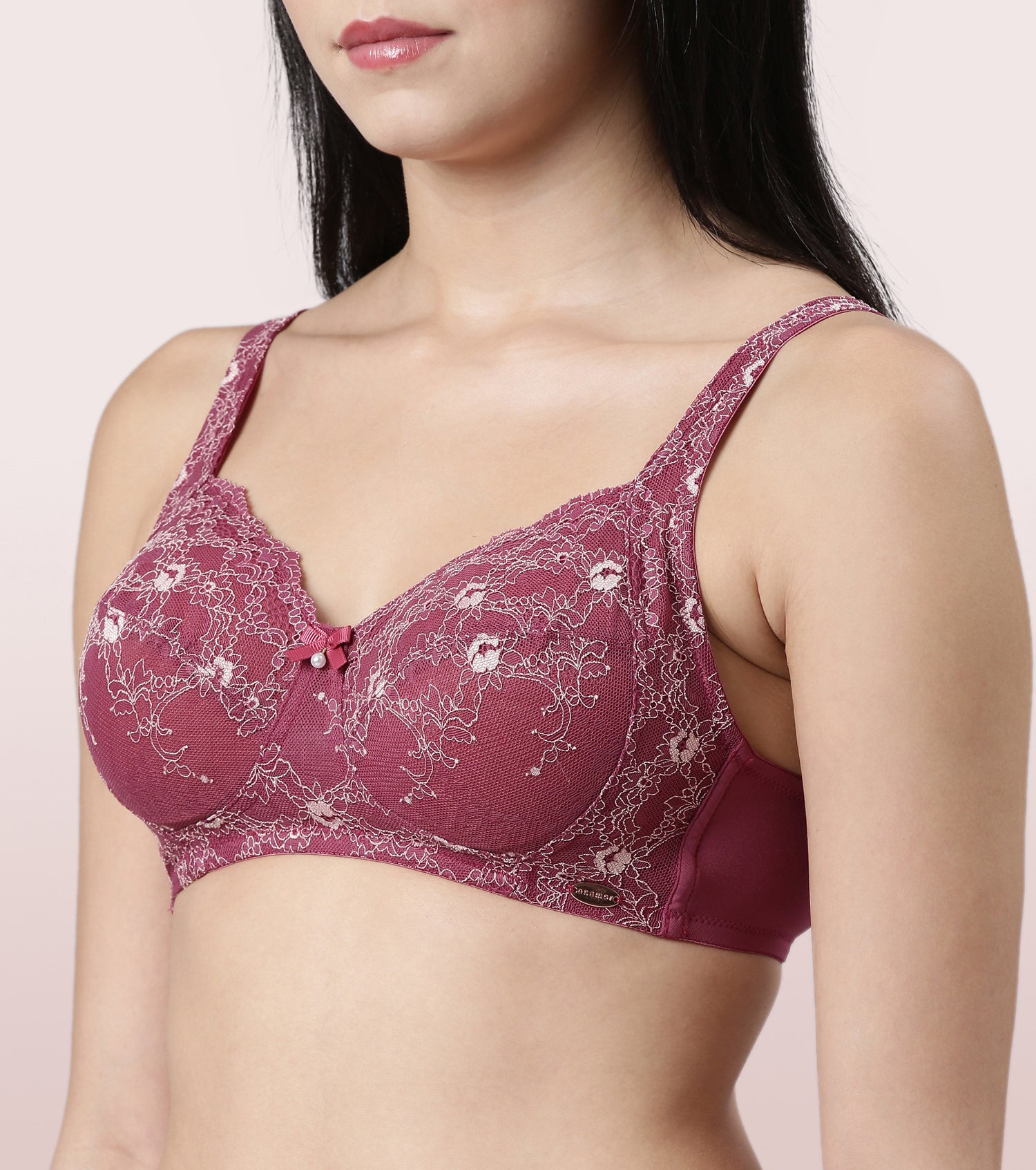 Enamor F129
LACE CONTOUR BRA
NON-PADDED WIREFREE HIGH COVERAGE