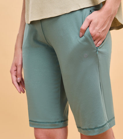 Enamor Essentials Womens E044-Mid Rise Slim Fit Knee Length City Shorts