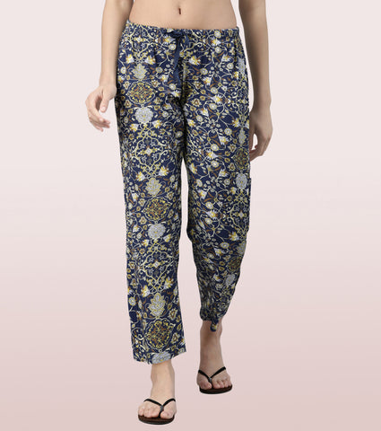 Essentials – E4A4
BASIC HOME PANT | VISCOSE SPANDES PRINTED PULL-ON PANT
RELAXED FIT | MID RISE | REGULAR LENGTH