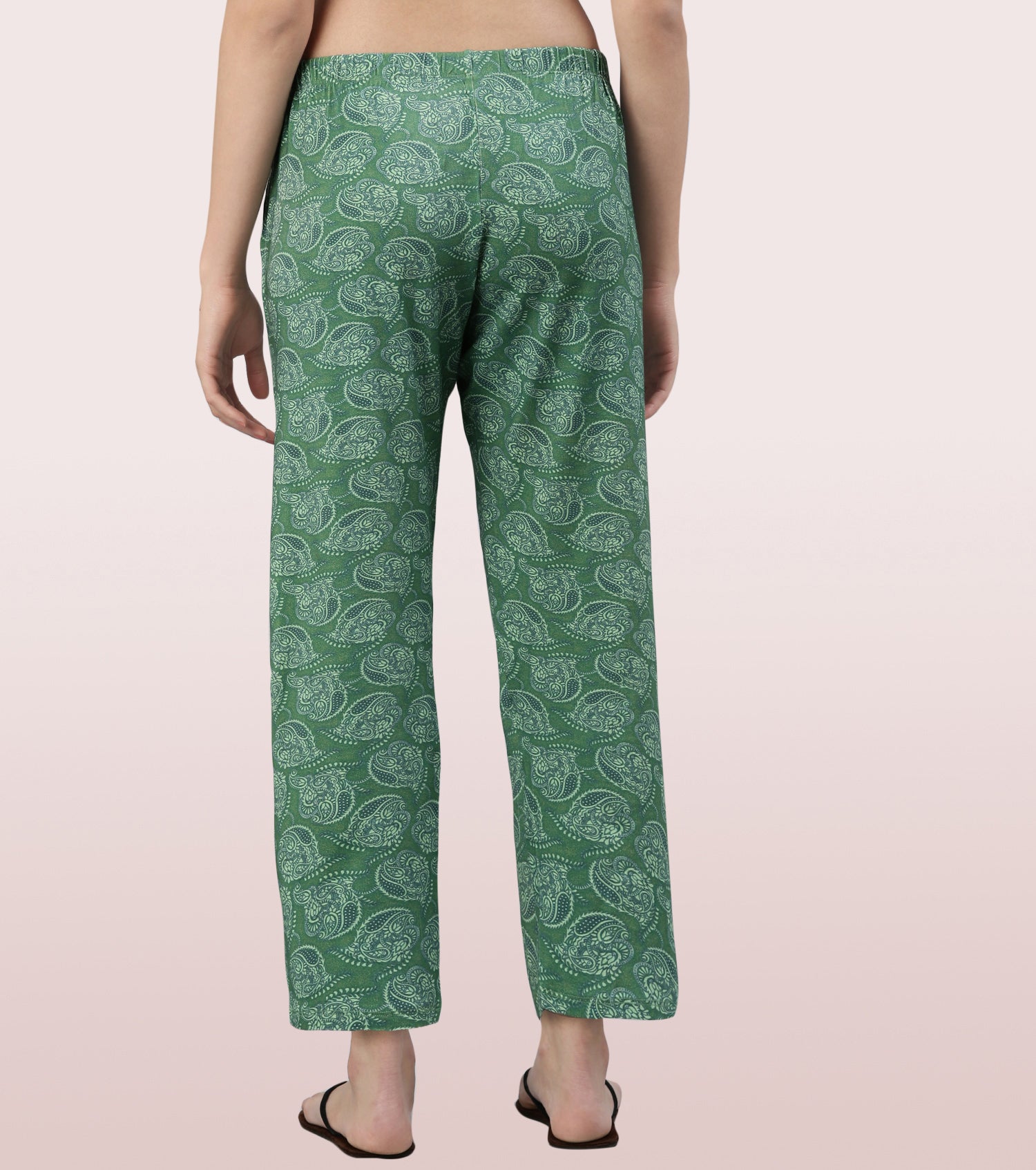 Essentials – E4A4
BASIC HOME PANT | VISCOSE SPANDES PRINTED PULL-ON PANT
RELAXED FIT | MID RISE | REGULAR LENGTH